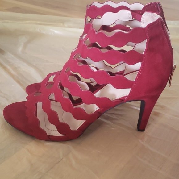 Kelly & Katie Red Suede Heels - Picture 2 of 4